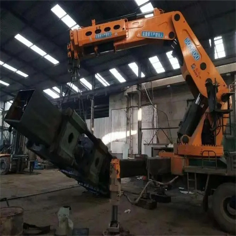 周口130吨折臂吊车出租吊机租赁附近电话