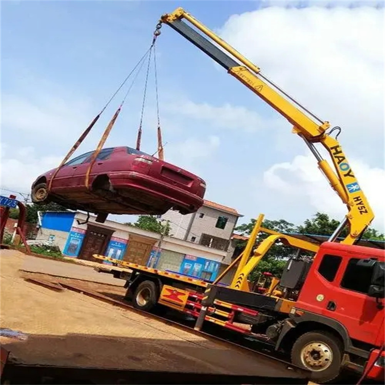 周口吊车吊汽车的正确方法